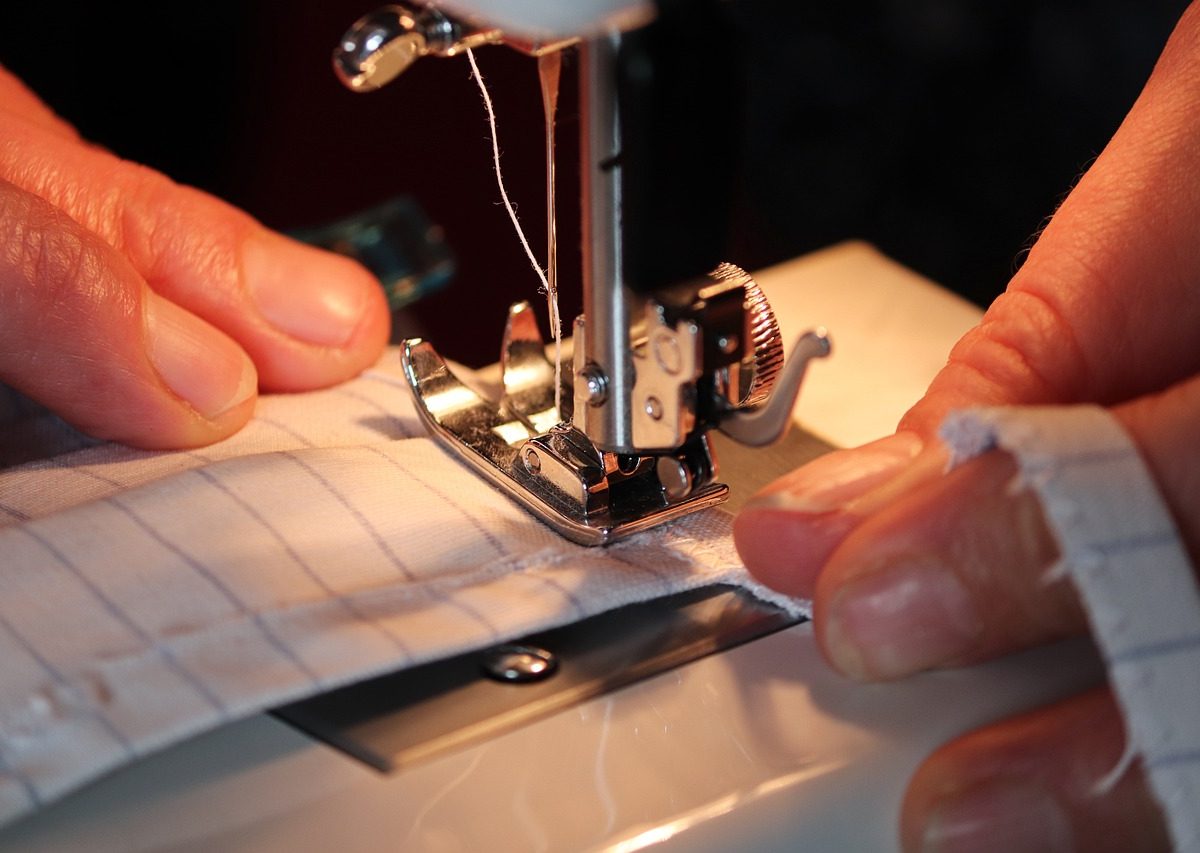 Costura Aranzazu Pamplona - sew, protective mask, sewing machine, finger, thread, corona, mouth guard, mask, pandemic, protection, hygiene, material, homework, hobby, sewing class, leisure time, profession, handwork, textile, crafts, sew, sewing machine, sewing machine, sewing machine, sewing machine, sewing machine